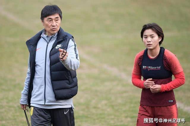 水晶宫历史性夺冠！英超球队迎来新辉煌，欧战全包揽成真？